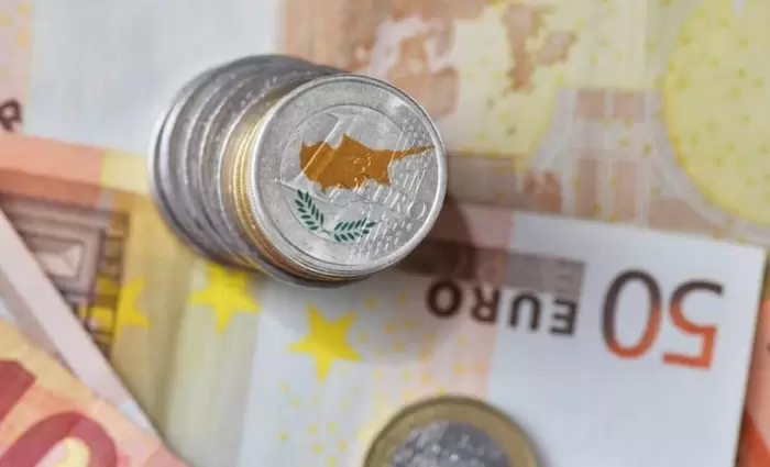 Ύφεση 7,4% στην Κύπρο βλέπει η Κομισιόν