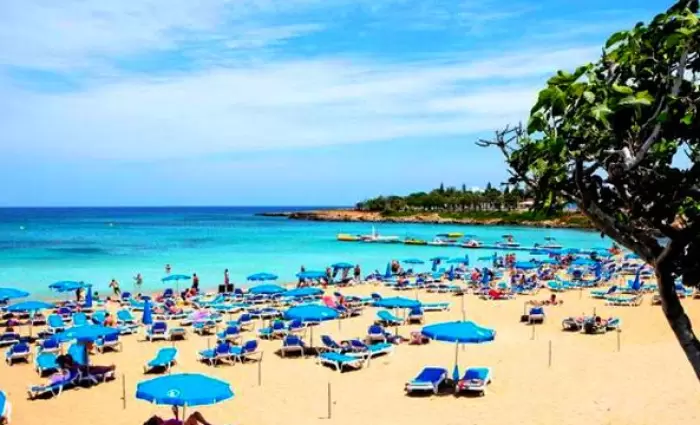 Στα φόρτε της η τουριστική σεζόν...χωρίς προσωπικό