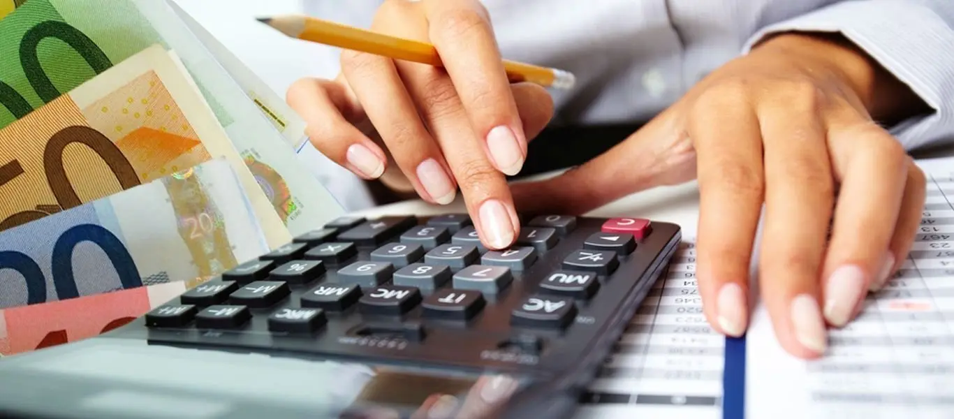 Μειώθηκαν στο μισό οι παραχωρήσεις νέων δανείων τον Απρίλιο