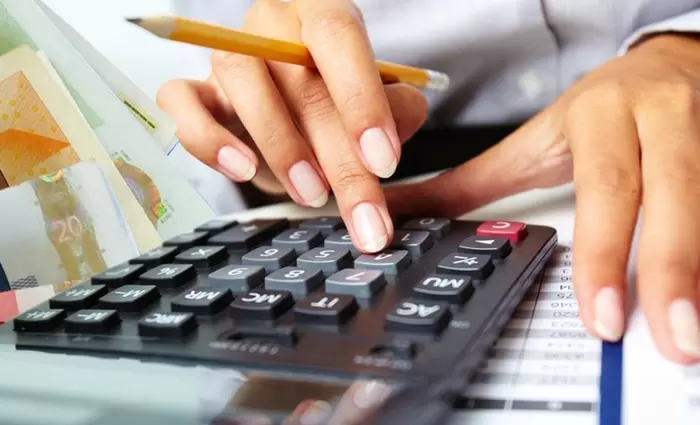 Μειώθηκαν στο μισό οι παραχωρήσεις νέων δανείων τον Απρίλιο