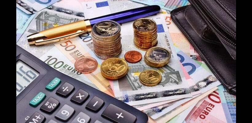 Λιγότερα τα δάνεια που έδωσαν οι τράπεζες τον Αύγουστο – Πώς κινήθηκαν τα επιτόκια