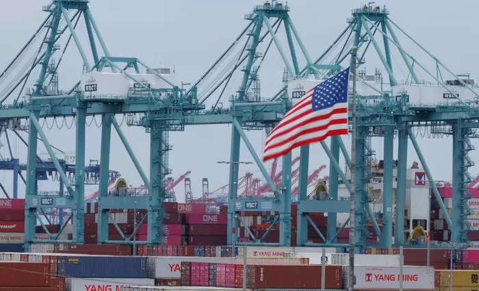 Γιατί ο Τραμπ «παίζει» με τους δασμούς - Ο αντίκτυπος στην ελληνική οικονομία