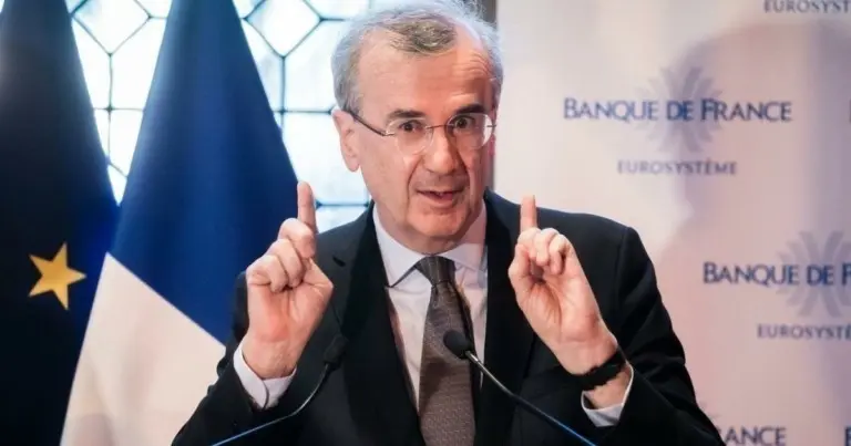 Βιλερουά (ΕΚΤ): Πρέπει να προσέχουμε να μην ξεφύγουμε με τον πληθωρισμό – είτε προς τα πάνω είτε προς τα κάτω