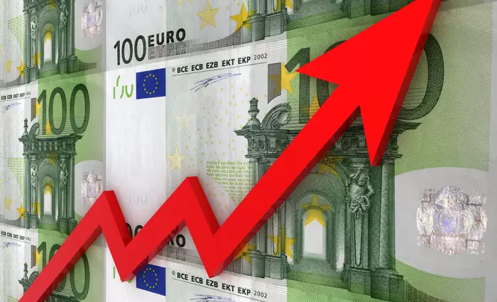 Στον Θεό οι τιμές αγαθών, στα πατώματα οι μισθοί