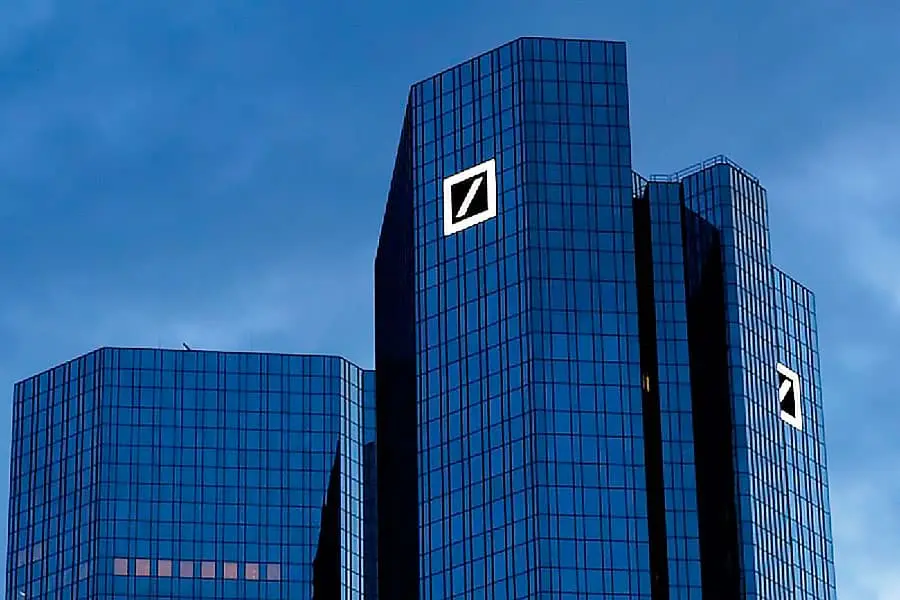 Deutsche Bank: Η αβεβαιότητα λόγω Πάουελ «βαραίνει» δολάριο και ομόλογα