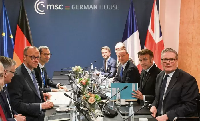 Politico: Γιατί η Ευρώπη ενισχύει την άμυνά της