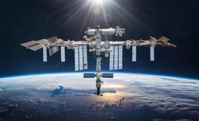 Έλον Μασκ: Φτιάχνει ρυμουλκό που θα σπρώξει τον Διεθνή Διαστημικό Σταθμό στον… γκρεμό