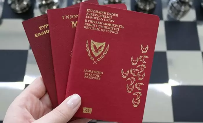 «Ξεσκονίζουν» τις υποθέσεις πολιτογραφήσεων στη Νομική Υπηρεσία