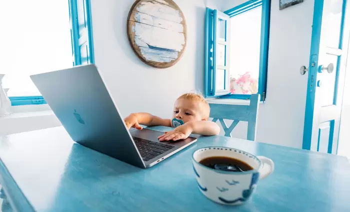 Ψηφιακοί κολοσσοί επιλέγουν να δουλεύουν εξ΄αποστάσεως από ένα ελληνικό νησί