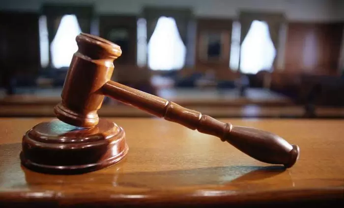 Το κράτος προσλαμβάνει δικαστές