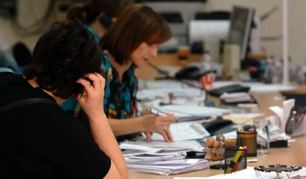 Ψάχνουν λύσεις για τους υπάλληλους αορίστου χρόνου στο Δημόσιο