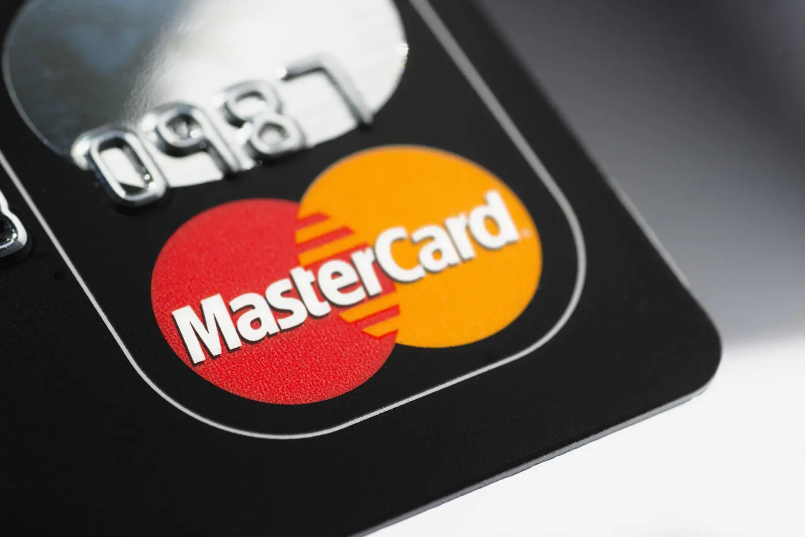 Βρετανία: Μυστικές χρεώσεις από την Mastercard 