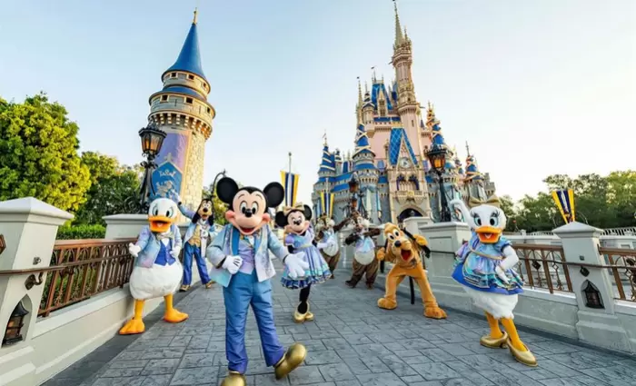 Disney: Ο κυβερνήτης της Φλόριντα θέλει να λογοκρίνει την εταιρεία