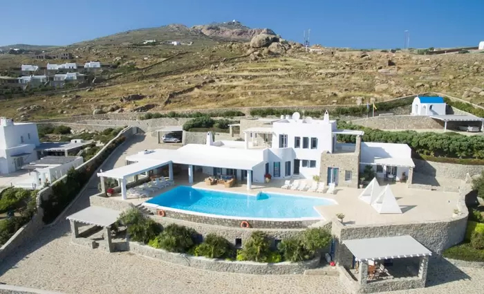 Η πώληση έπαυλης στις Κυκλάδες με λαχνό 40 ευρώ μετατρέπεται σε φιάσκο