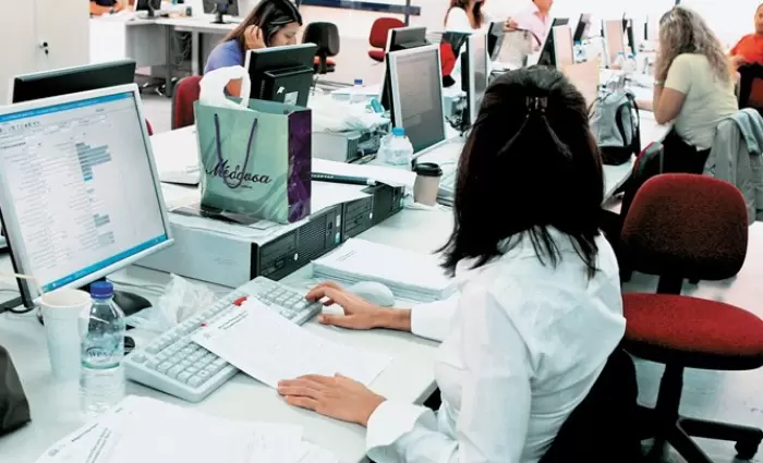 Ανοίγει η πόρτα της πρόωρης αφυπηρέτησης στο δημόσιο
