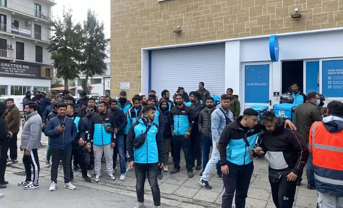 Τιμινής: Αυξήθηκε στα 13 ευρώ η αμοιβή των ντελιβεράδων της Wolt - Πως σχολιάζει η εταιρεία