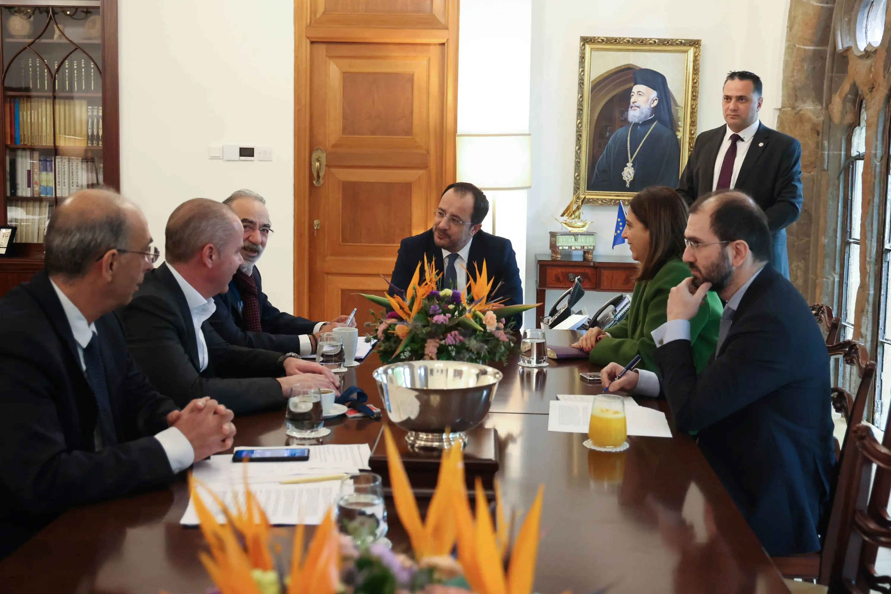 Σε ενέργειες για βοήθεια στο επιχειρείν συμφώνησαν ΠτΔ – ΟΕΒ