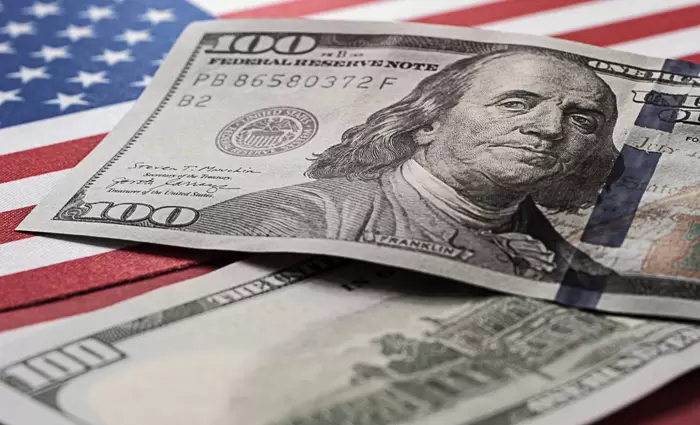 Γιατί θα φυσούν αντίθετοι άνεμοι για το δολάριο όλη τη χρονιά