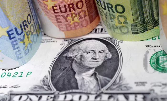 Αντιπαράθεση νομισμάτων στην ΕΕ: Ευρώ και δολάριο κυριαρχούν στις εμπορικές συναλλαγές