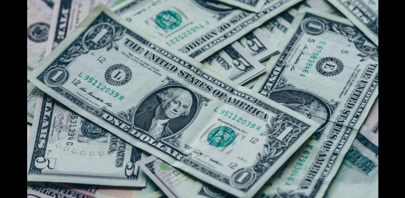 Διπλή απειλή για την πρωτοκαθεδρία του δολαρίου