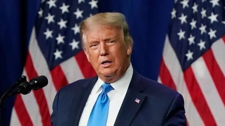 Τραμπ: Καλεί τη Βρετανία να ανοίξει τη Β. Θάλασσα – «Ξεφορτωθείτε τις ανεμογεννήτριες»