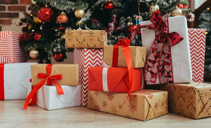 Ολοένα και περισσότεροι Γάλλοι «βγάζουν στο σφυρί» τα χριστουγεννιάτικα τους δώρα