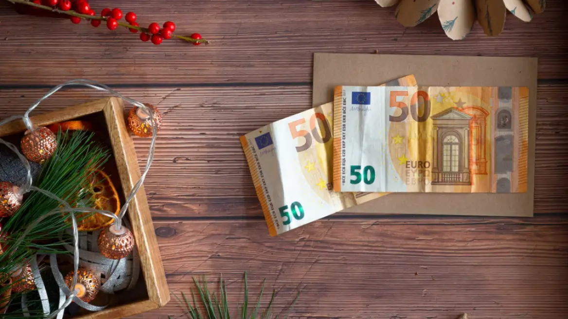 Αυτοί θα πάρουν χριστουγεννιάτικο μποναμά - Τα ποσά και οι δικαιούχοι