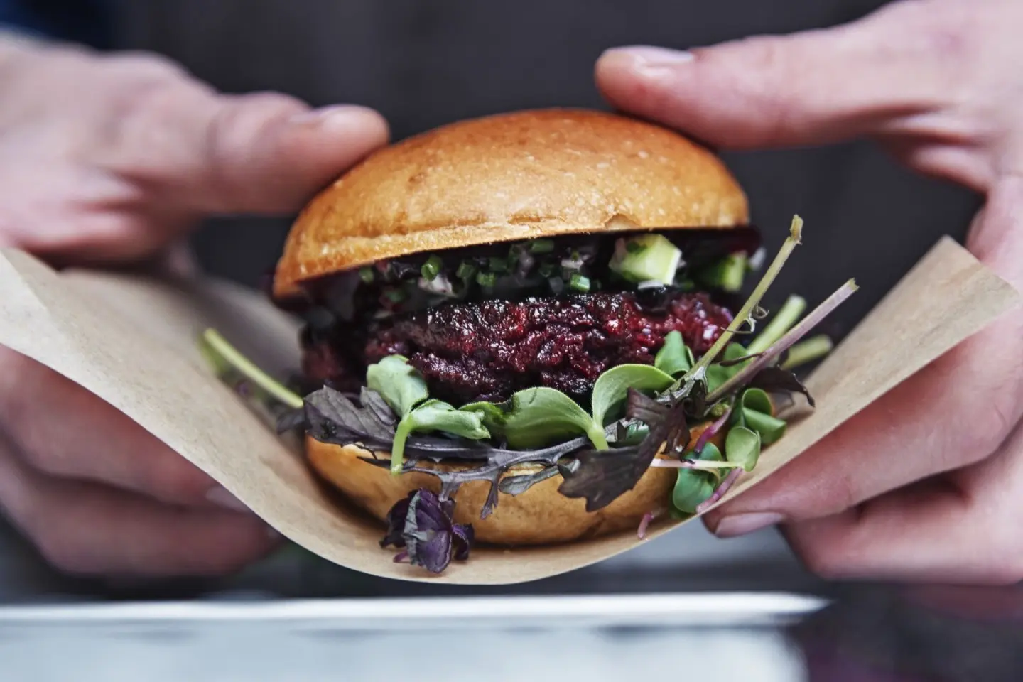 Burger από έντομα αλλά με φρέσκο ψωμί προκρίνει η Κομισιόν