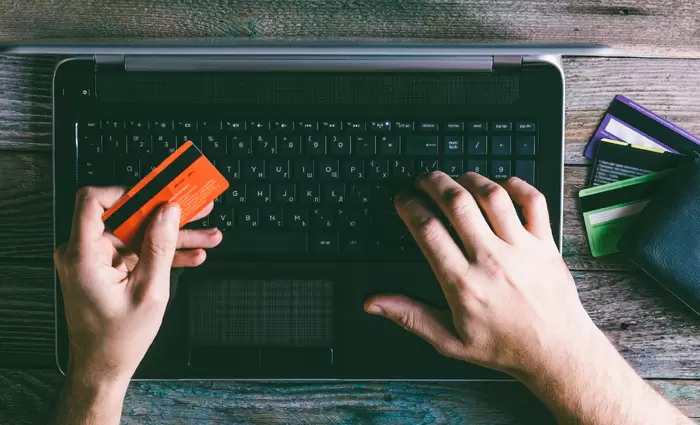 Γαλλία: Φόρος 3% στους διαδικτυακούς γίγαντες ίσον έσοδα €0,5 δισ. ετησίως