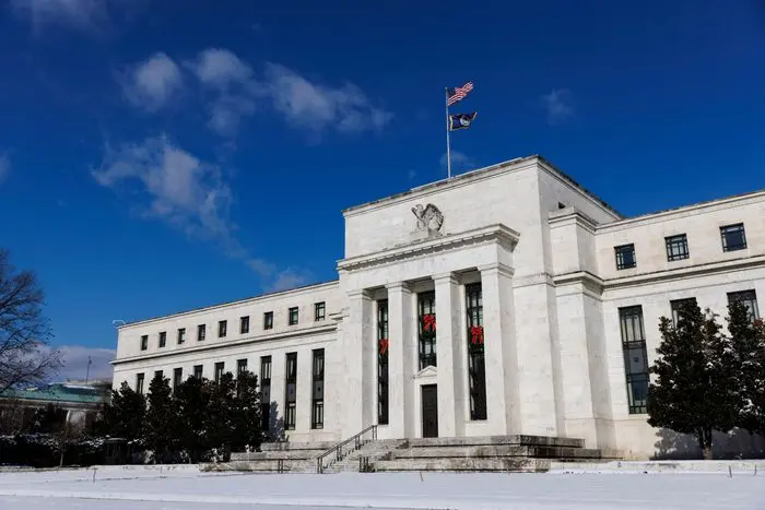Αμετάβλητα τα επιτόκια από τη Fed