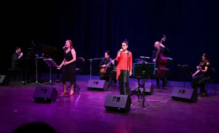 Το Ανοικτό Πανεπιστήμιο Κύπρου γιόρτασε στην Αθήνα τα 20χρονά του με τη μουσική παράσταση «Αθήνα-Λευκωσία: Το άσμα το ελαφρόν που μας συνδέει»