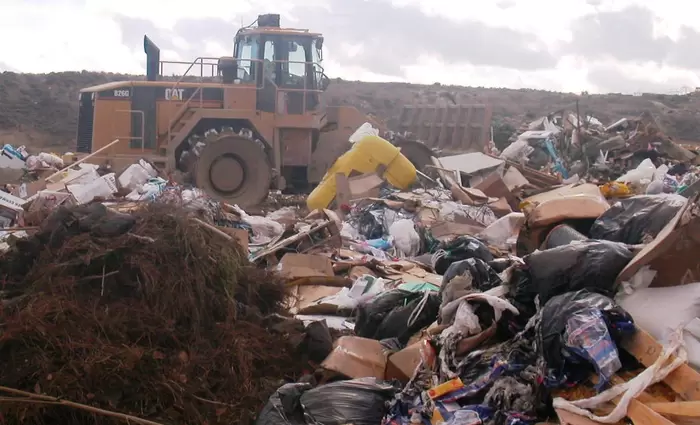 Πάνω από 800% η εκτόξευση κόστους σκυβάλων μετά το κλείσιμο του Κοτσιάτη