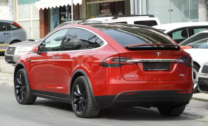 Ανακαλεί 817.000 οχήματα η Τesla - Ποιο είναι το πρόβλημα