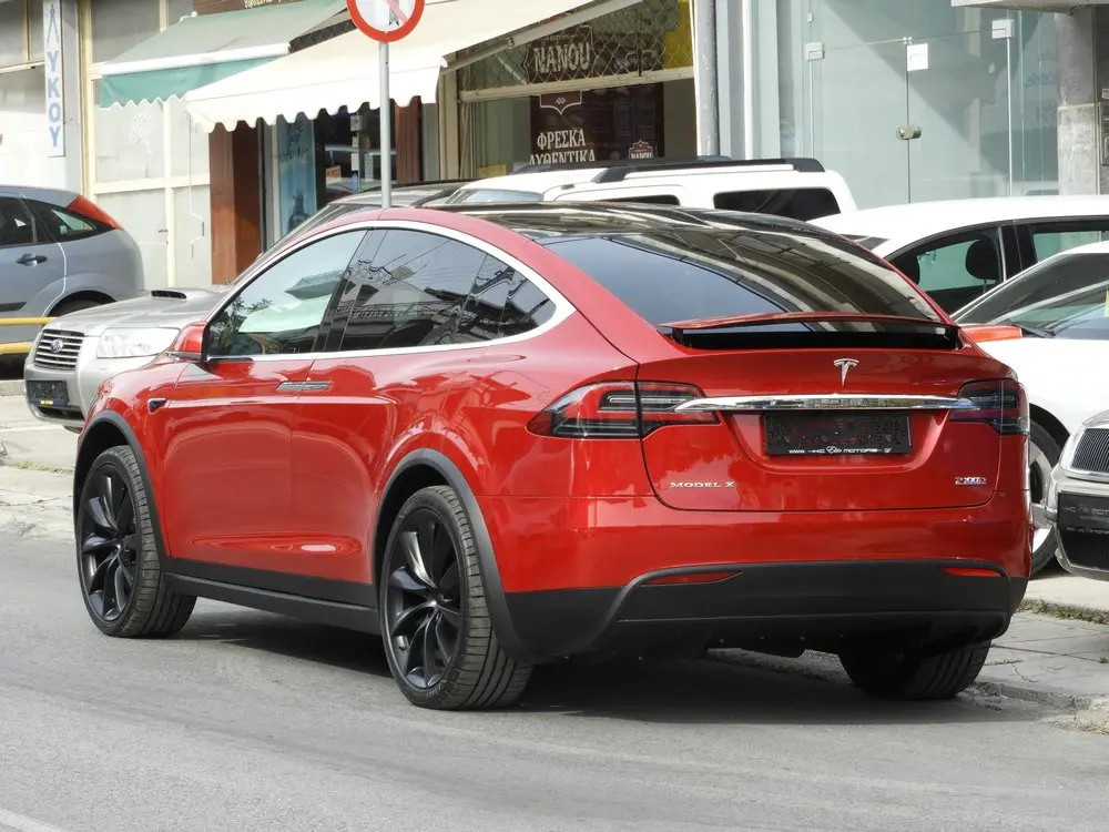 Ανακαλεί 817.000 οχήματα η Τesla - Ποιο είναι το πρόβλημα