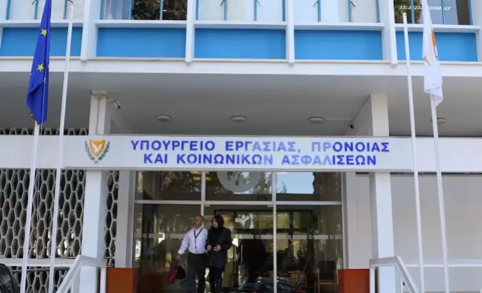 Στους λογαριασμούς των δικαιούχων συντάξεις και επιδόματα ενόψει Πάσχα