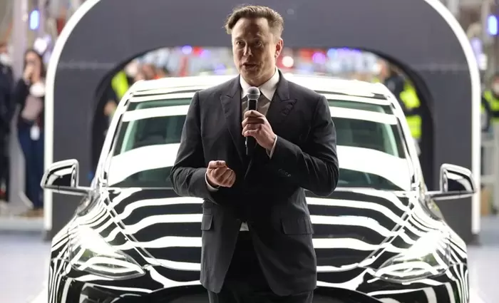Η Tesla εγκαταλείπει την υπόσχεση για «φθηνό ηλεκτροκίνητο αυτοκίνητο για τον λαό»