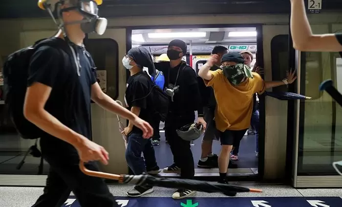 Χονγκ Κονγκ: Τα μέσα μαζικής μεταφοράς στόχος των διαδηλωτών,