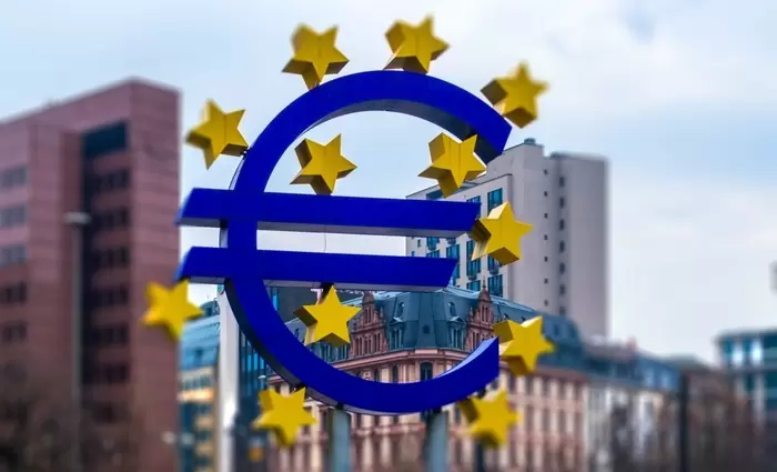 Γιατί η ΕΚΤ παγώνει τις αποφάσεις ενόψει νέων κινδύνων - Τι λένε αξιωματούχοι της Τράπεζας