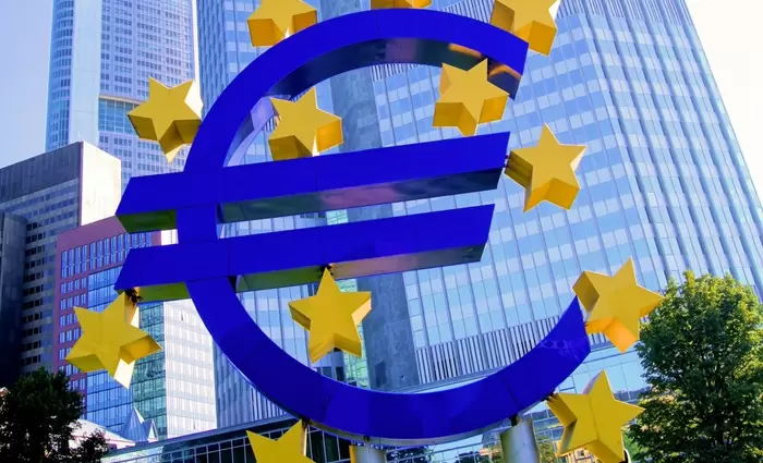 Πρακτικά ΕΚΤ: Το «ακριβό» ευρώ προβληματίζει τους αξιωματούχους