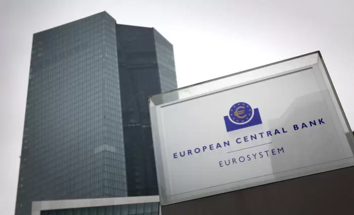 EKT: Άμεση αντίδραση εάν δεν υποχωρήσει ο πληθωρισμός