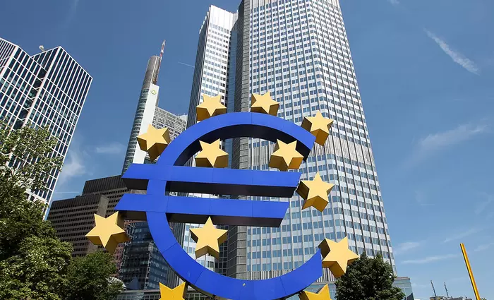 EKT: Απελευθερώθηκαν οι αγορές ελληνικών κρατικών ομολόγων