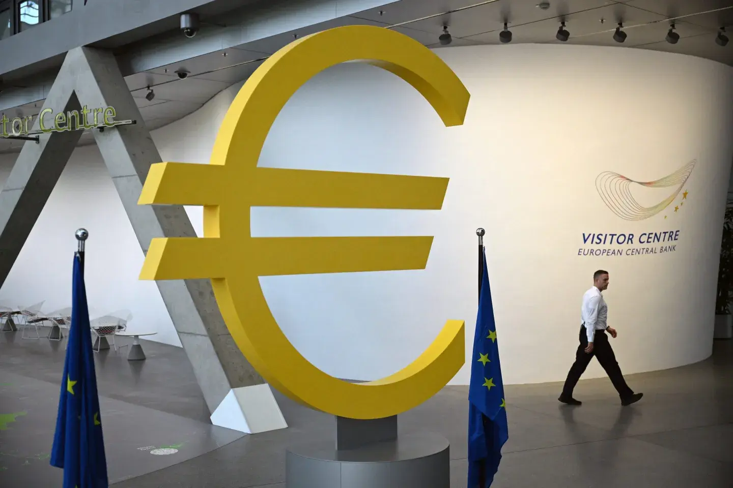 Γρίφος η αναζήτηση υποψηφίων για κορυφαίες θέσεις στην ΕΚΤ μετά την «πόρτα» Ντόναχιου στο Eurogroup