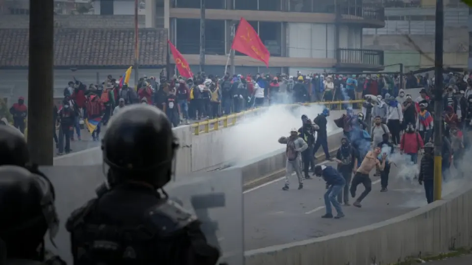 Οι διαδηλώσεις στον Ισημερινό έριξαν τις τιμές των καυσίμων