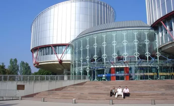 Στο ΕΔΑΔ οι δημόσιοι υπάλληλοι για τις αποκοπές της κρίσης