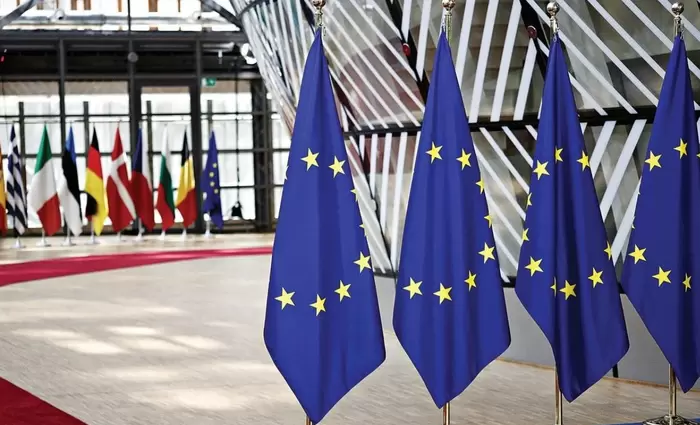 Η ΕΕ ανακοίνωσε κυρώσεις σε εταιρείες και φυσικά πρόσωπα για τη μεταφορά ρωσικού πετρελαίου