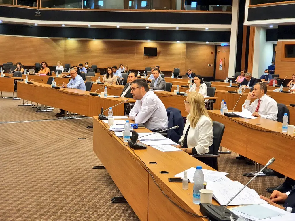 Επιτροπή Οικονομικών: Αμφίβολο το σκηνικό για τις αναστολές δόσεων