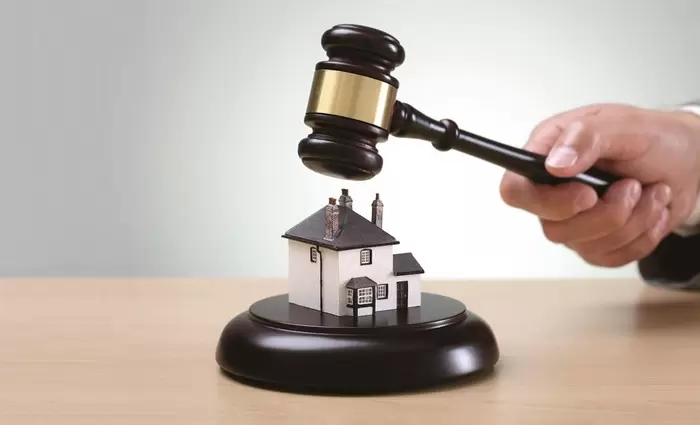 Καλοκαιριάτικο θρίλερ στη Βουλή με το πάγωμα των εκποιήσεων