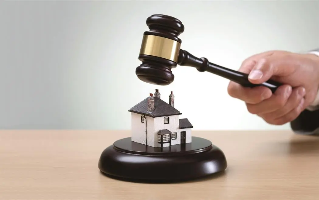 Καλοκαιριάτικο θρίλερ στη Βουλή με το πάγωμα των εκποιήσεων