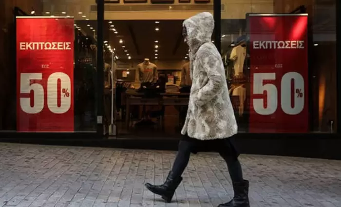 Οι χειμερινές εκπτώσεις «ζεσταίνουν» την αγοραστική κίνηση
