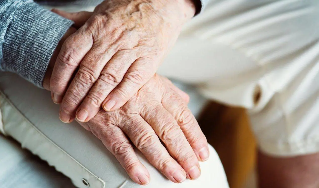 Ελλάδα: Ο πληθυσμός γερνάει και οι δαπάνες θα μειωθούν